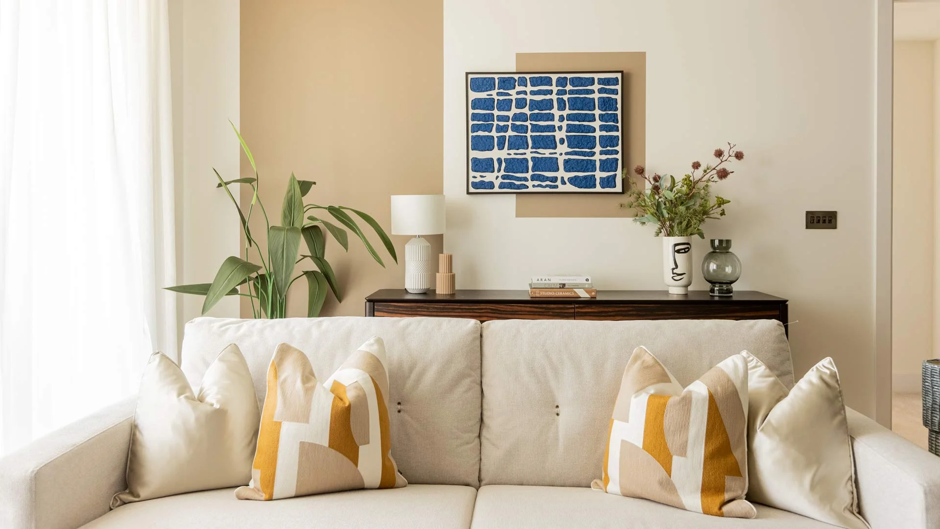 One-Stop Furnishing Solutions for Chinese Property Agents in London and the UK 