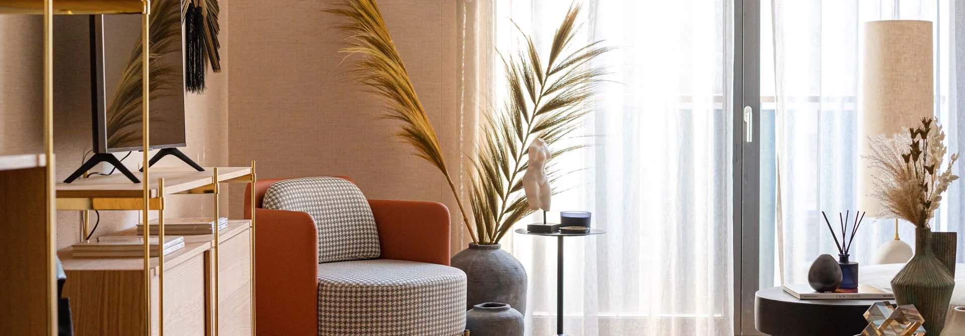 InStyle Direct transformations showing stylish armchair and decor in a Lincoln Square London flat for rent..