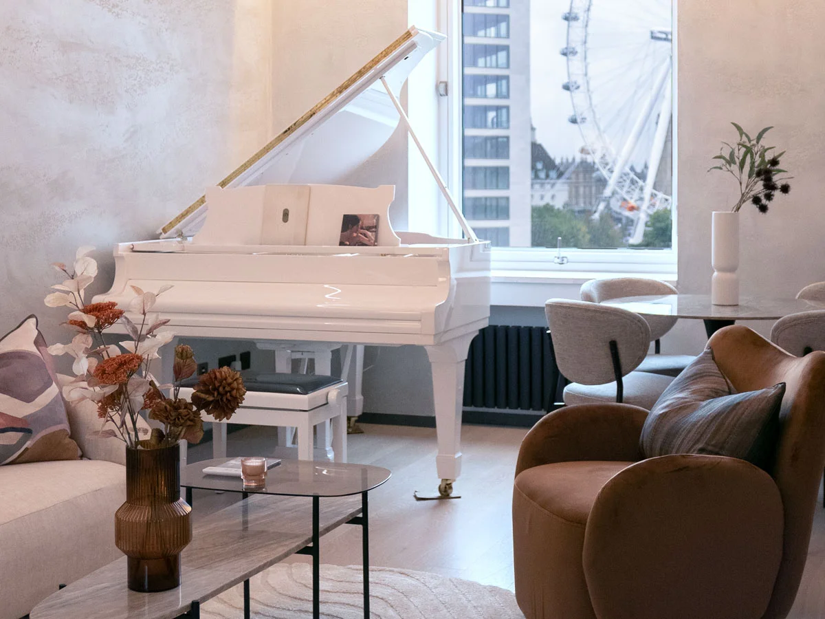 living room with white piano and london eye view